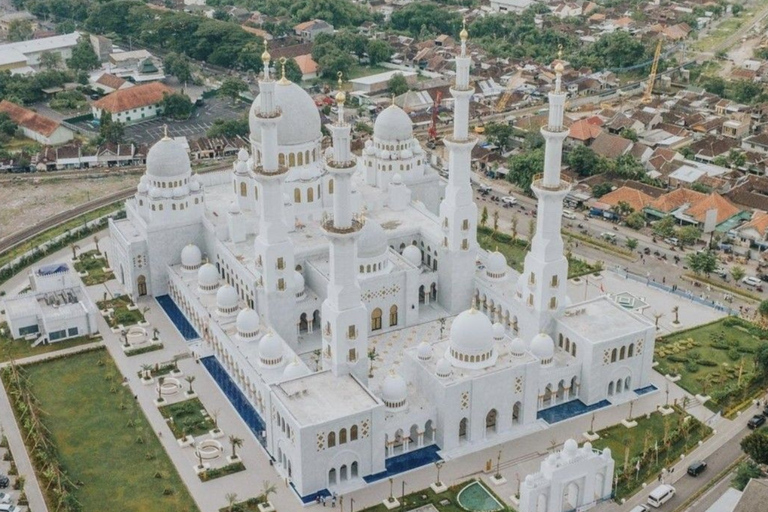 Surakarta : Full-Day Highlights Tour – All Inclusive Surakarta : Full-Day Highlights Tour - All Inclusive