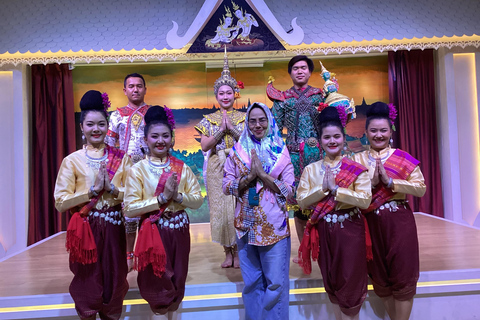 Calypso Cabaret en Asiatique: espectáculo de ladyboys en primera filaEspectáculo nocturno