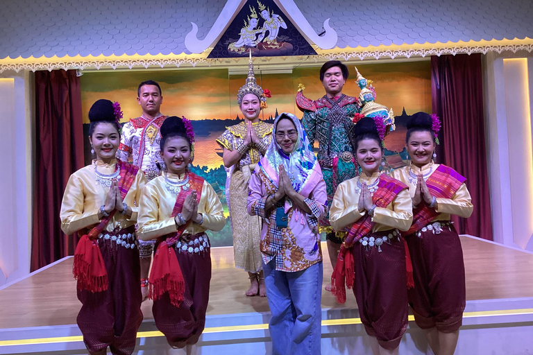 Calypso Cabaret en Asiatique: espectáculo de ladyboys en primera filaEspectáculo nocturno