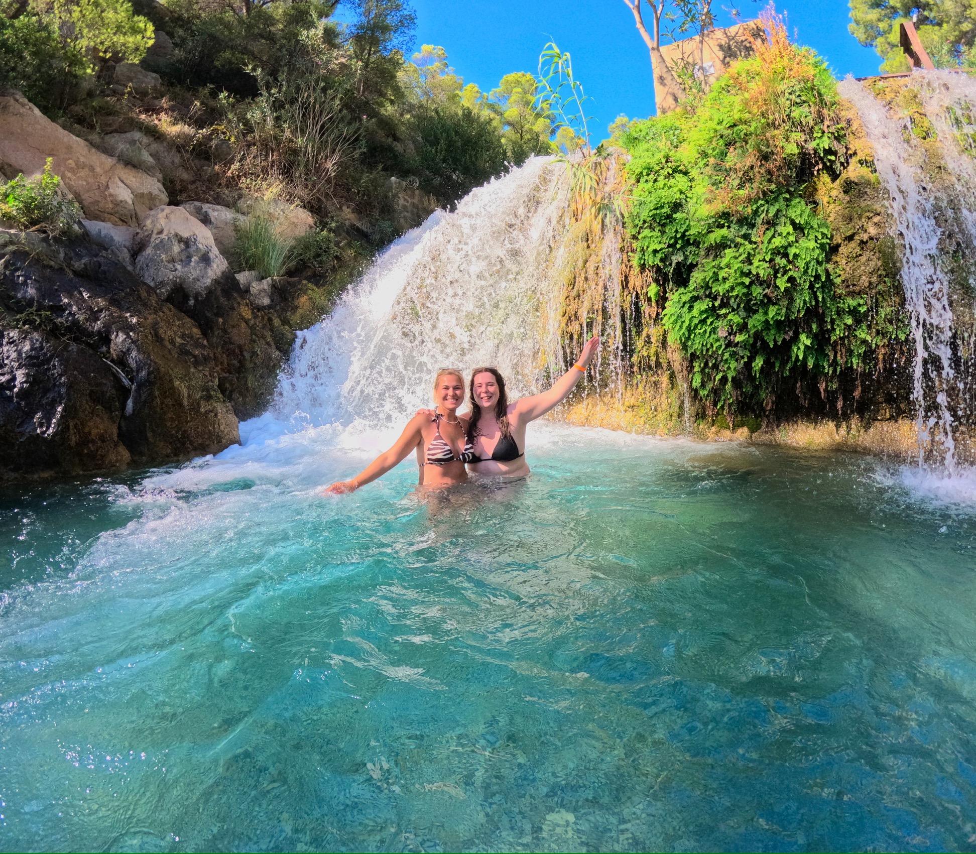 Ab Calpe: Tagestour nach Guadalest, Altea & zu den Algar-Wasserfällen