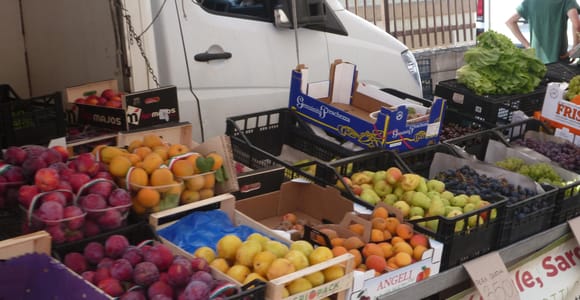 Olbia: Live like a local ! guided Saturday morning market