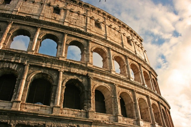 Visit Rome Colosseum, Roman Forum and Palatine Entry Ticket in Gia, Italy