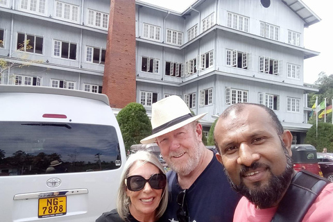 Kandy: Private Tuk-Tuk Tour with Tea Tasting & Hotel Pickup