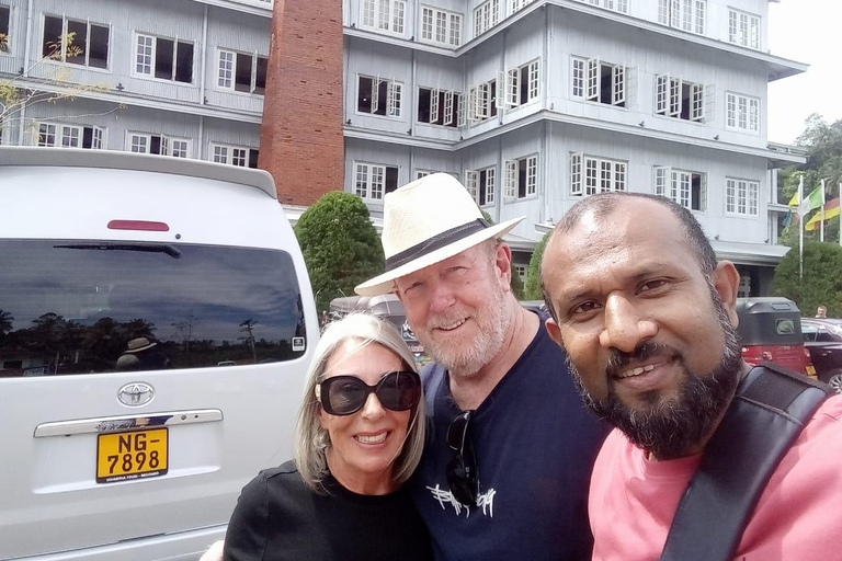 Kandy: Private Tuk-Tuk Tour with Tea Tasting & Hotel Pickup