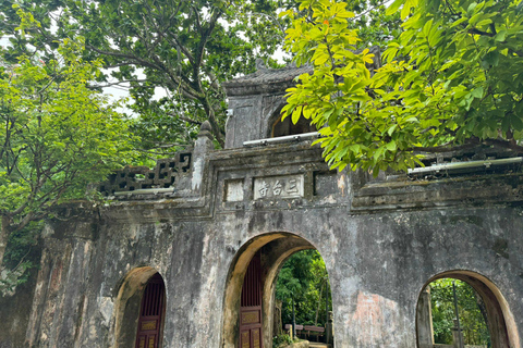 Tour panoramico della città di Đà Nẵng in privato con guida femminileTour privato in auto