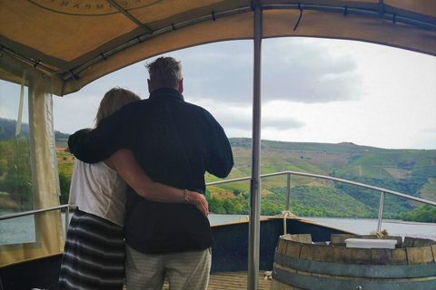 Porto: Private Tour durch das Douro-Tal mit Portweinverkostung und Mittagessen