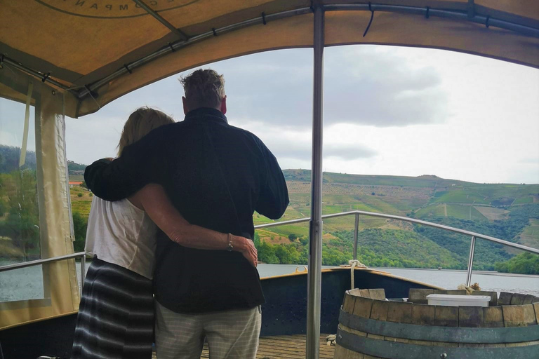 Porto: Private Tour durch das Douro-Tal mit Portweinverkostung und Mittagessen