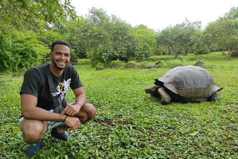 Galapagos Islands - Santa Cruz - 4 days all inclusive ENGLISH GUIDE Santa Cruz - 4 days all inclusive GALAPAGOS ISLANDS