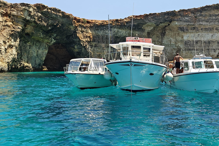Private Comino Sunset Cruise with Food & Wine Options