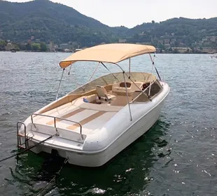 Comer See: Bootstour mit einem SEHR ITALIENISCHEN BOOT – RIO 600 TAG Comer See: Bootstour mit einem SEHR ITALIENISCHEN BOOT – RIO 600 TAG