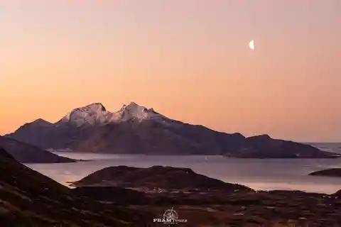 Tromso: Guided Fjord Expedition in Kvaløya with Light Lunch