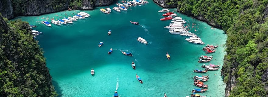 Phi Phi : Excursion d'une journée en bateau rapide dans la baie de Maya avec plongée en apnée