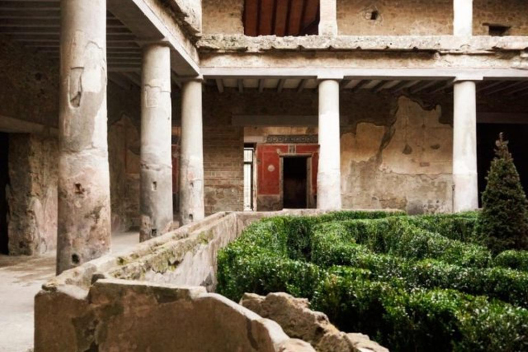 Exploring Pompeii Discovering the Ancient Ruins Esplorando Pompei Alla Scoperta delle Antiche Rovine