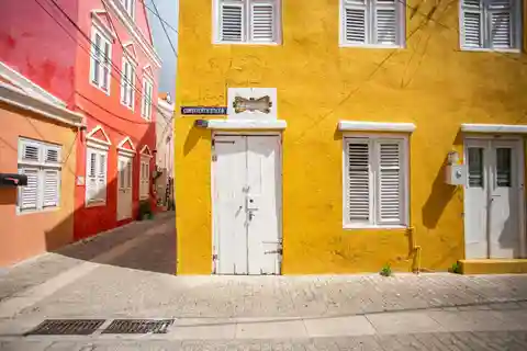 Cultural and Historical Audio walking Tour of Otrobanda