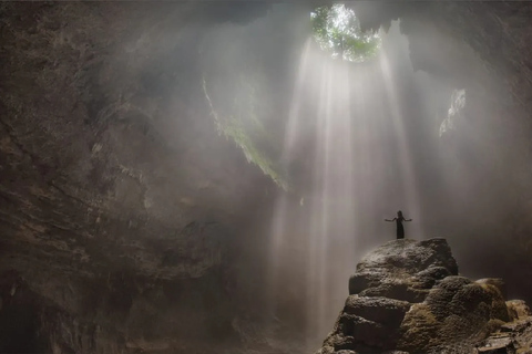 Yogyakarta: Excursión a la Cueva de Jomblang y a la Cueva de Pindul con almuerzo