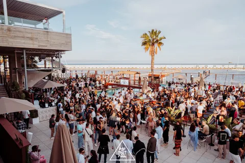 Barcelone : Beach Club Pool Party avec DJ