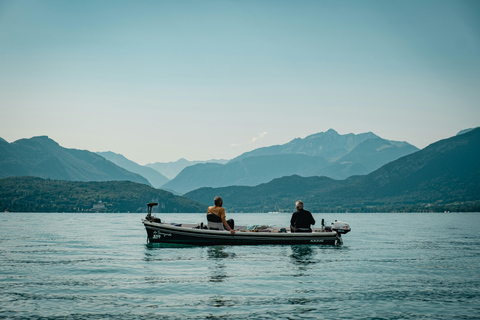 Von Genf aus: Tagestour zum Palais de I&#039;Île, Annecy-See, etc.Route festlegen Reise