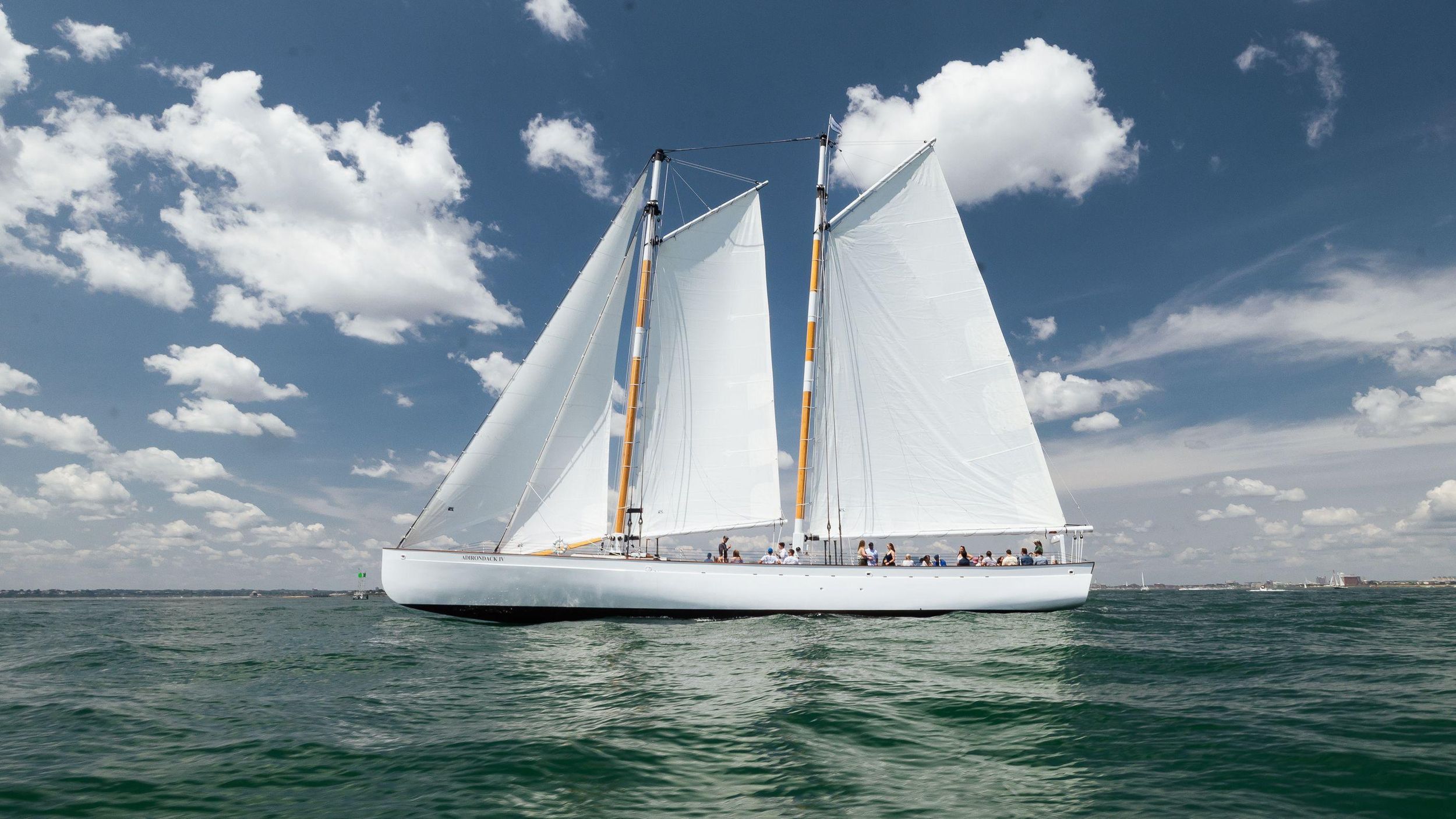 Newport: Tagessegeln und Sightseeing-Bootstour auf einem Schoner