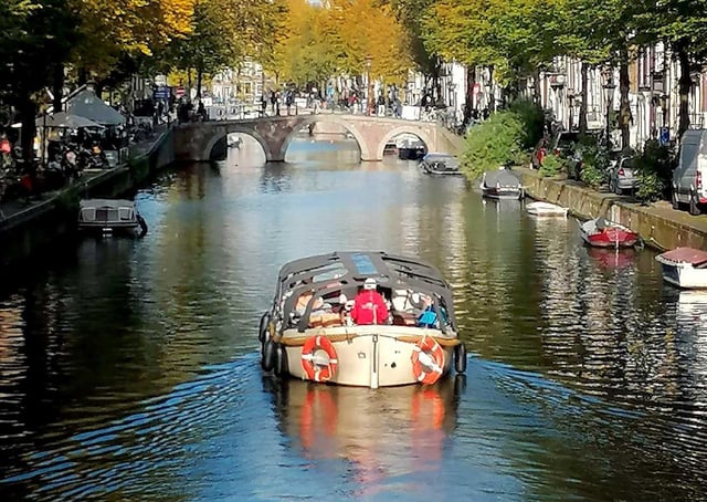 COZY AND FUN CANAL TOUR: A UNIQUE JOURNEY THROUGH AMSTERDAM