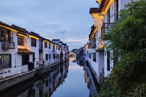 Shanghai: Xitang Night Water Town & Paddleboard Trip