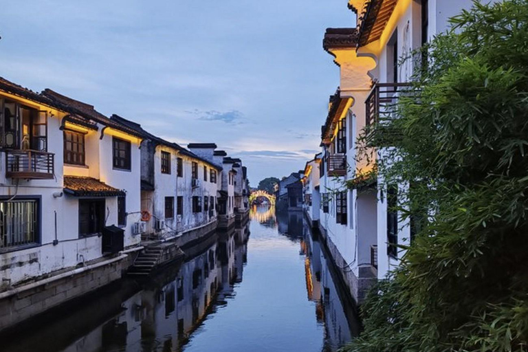 Shanghai: Xitang Night Water Town & Paddleboard Trip