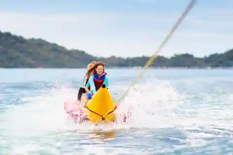 Banana Ride , Bumper Ride & Speed Boat In Baga Beach