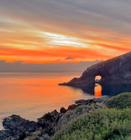 Visit Thermal waters tour in Pantelleria, Italy