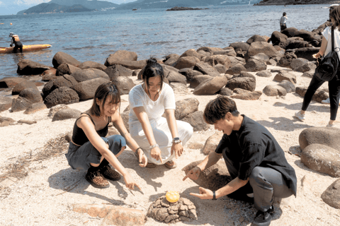 Hong-Kong: Island-Hopping Volcanic Rocks Yacht Tour + Snacks