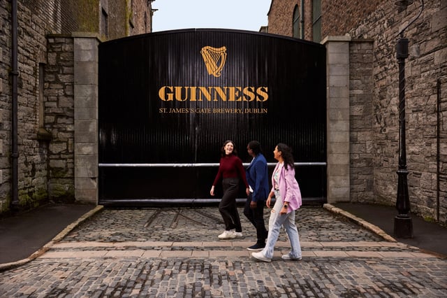 Dublin: Guinness Storehouse Ticket &amp; Hop-on Hop-off Bus Tour