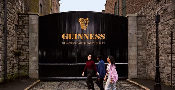 Dublin: Guinness Storehouse Ticket & Hop-On/Hop-Off-Bustour