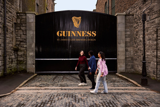 Dublin: Guinness Storehouse Ticket & Hop-On/Hop-Off-Bustour