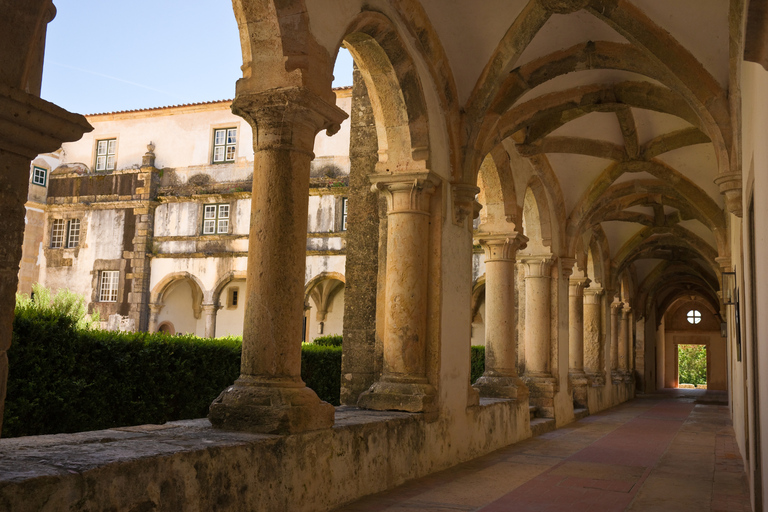 从里斯本出发：圣殿骑士路线 - 阿尔穆罗尔、托马尔和基督修道院独家私人之旅