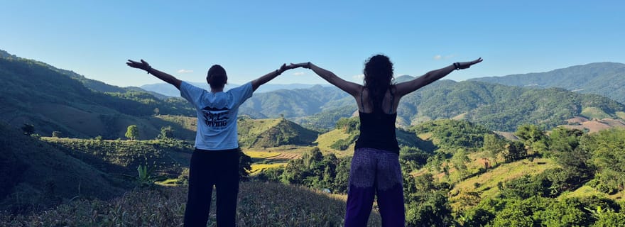 Randonnée locale à Chiang Rai et expérience culinaire avec des tubes de bambou.