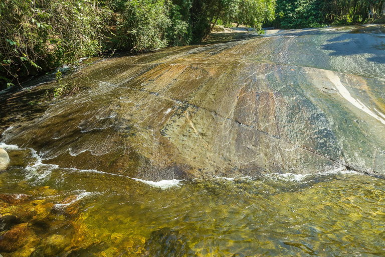Aventure en Jeep à Paraty : sentier écologique, distillerie et baignade dans la rivièreAventure en Jeep à Paraty : parcours écologique, distillerie et baignade dans la rivièr