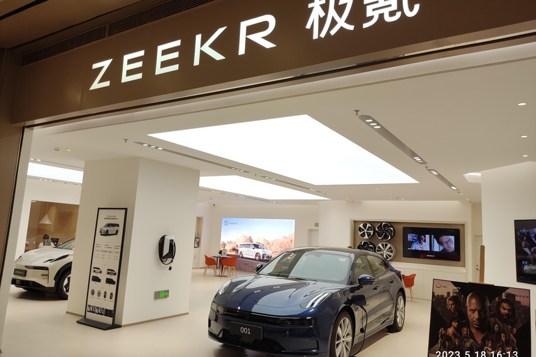 Shanghai: Tech Tour with Robotaxi Ride, EVs, Robot, Drones