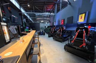 Berlin: Race Factory Full-Motion Rennsimulator Fahrt