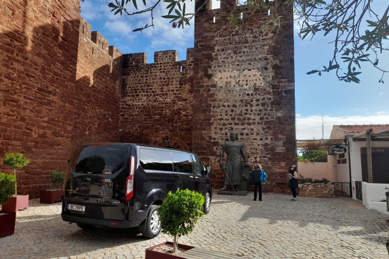 Albufeira: château de Silves et vieille ville avec chapelle des osAlbufeira: Château de Silves et vieille ville avec chapelle des ossements