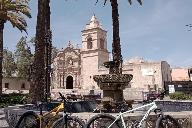 VISITE DE LA VILLE D'AREQUIPA EN VÉLO