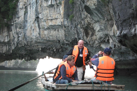 Hanoi: crucero de 2 días y 5 estrellas por la bahía de Lan Ha con traslado