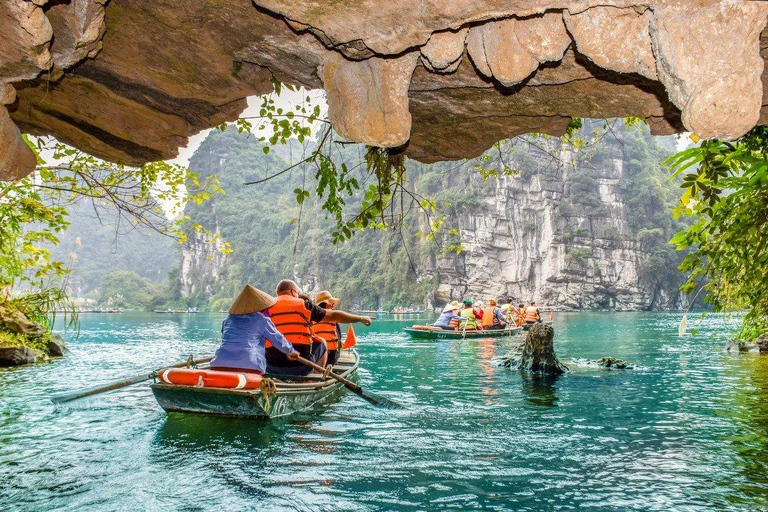 Desde Hanoi: Excursión de 2 días a Ninh Binh con estancia en bungalow