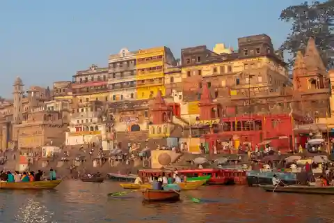Pernottamento Varanasi Ganga Aarti, giro in barca con tour di Sarnath