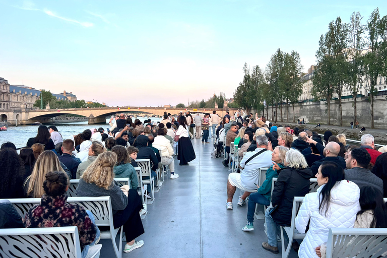 Paris: Bateaux Mouches® Day or Evening Cruise & Audio Guide