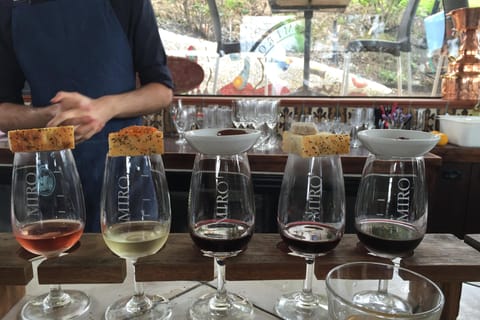 Waiheke Island Wine Tours - PREMIUM Wines - Max 11 clients ! - Image 2
