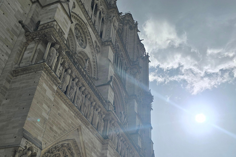 Guided Visit of Notre Dame and Île de la Cité | Small Group Group Tour in Italian
