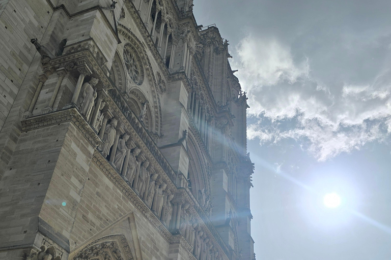 Guided Visit of Notre Dame and Île de la Cité | Small Group Group Tour in Italian