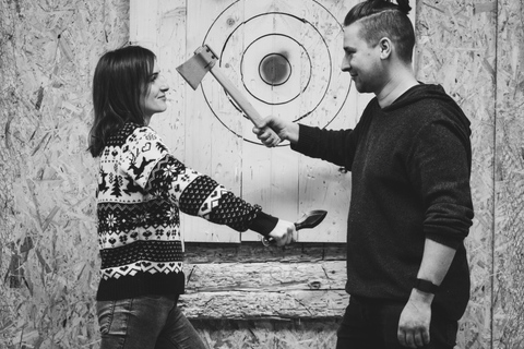 Vilnius: esperienza di lancio dell&#039;ascia al copertoVilnius: prova di tiro con l&#039;ascia al coperto