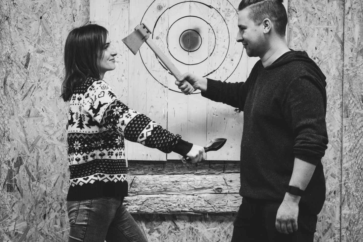 Vilnius: Indoor Axe-Throwing Experience