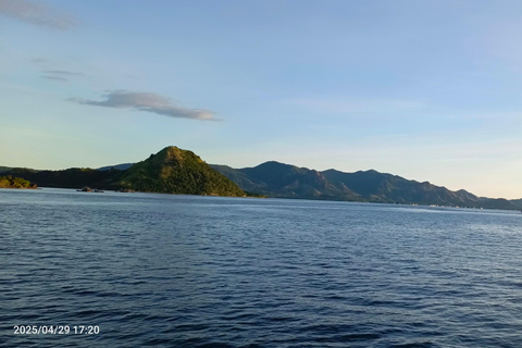 Labuan Bajo: Kalong Island Sunset Boat Tour with Snorkeling