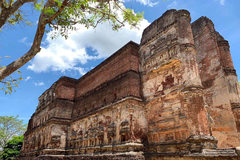 Sigiriya: UNESCO Polonnaruwa & Ancient Lake Heritage Tour