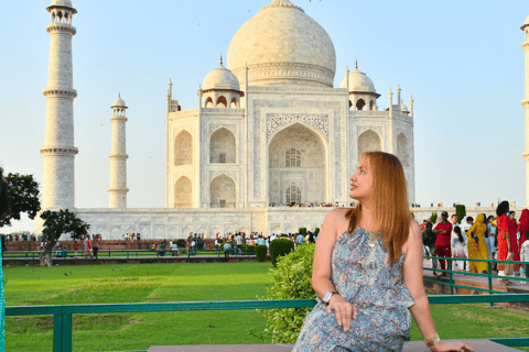 Van Delhi: privé Taj Mahal-zonsopgang met bezienswaardigheden in AgraAlleen in Agra City - auto met chauffeur en gids